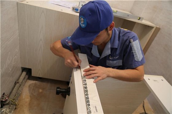 安裝櫥柜拉籃的正確步驟是這樣的！