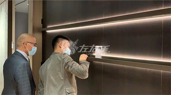 左右手創(chuàng)始人參觀展會(huì)