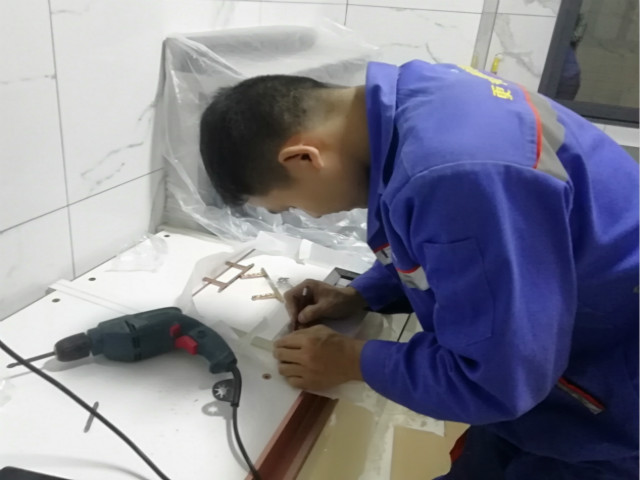 左右手櫥柜類安裝師傅1 左右手櫥柜類安裝師傅1