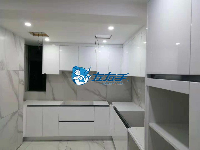 左右手櫥柜安裝、櫥柜門安裝（有水?。? /></a>
</p>
<p style=