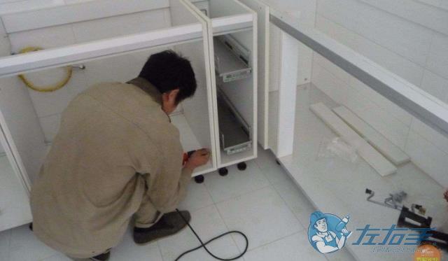 櫥柜上門維修如何收費(fèi)，櫥柜師傅上門維修報價