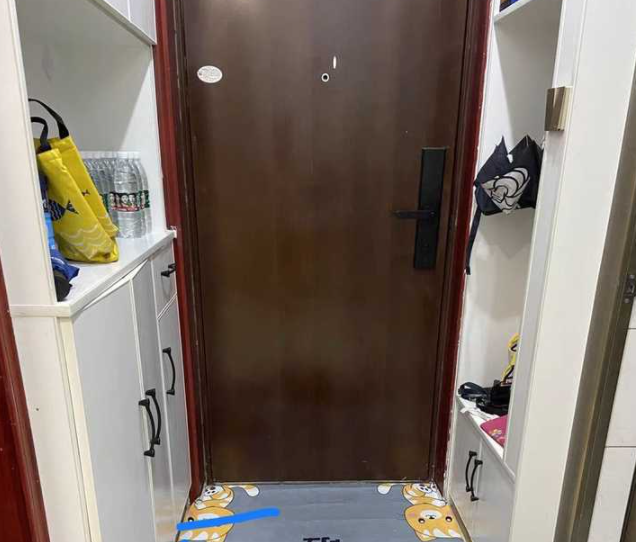 橡膠石蠟油的成分，為什么紅木家具上會出現白色粉墨?