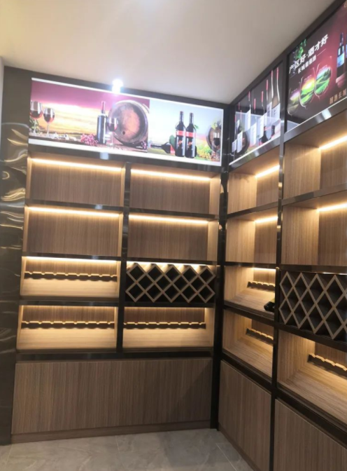 蘇州展示柜定制：妙用不銹鋼，打造輕奢風(fēng)紅酒展示柜