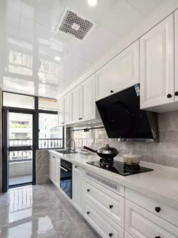 廚房裝修工程：廚房裝什么窗簾比較好打理？