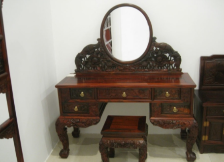 緬甸花梨木家具，緬甸花梨木家具與布藝搭配技巧