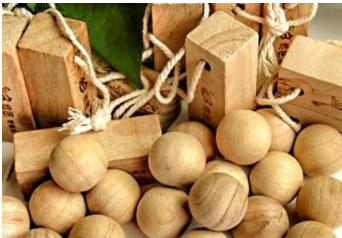 歐式衣柜布局：衣柜防蟲怎么選，樟腦丸還是香樟木？