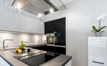 整體櫥柜設(shè)計(jì)：櫥柜實(shí)木門怎么養(yǎng)護(hù)？櫥柜實(shí)木門有哪些優(yōu)點(diǎn)？