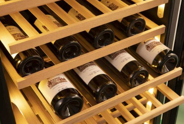 廚房整體櫥柜效果圖：廚房整體酒柜選購有哪些注意事項？