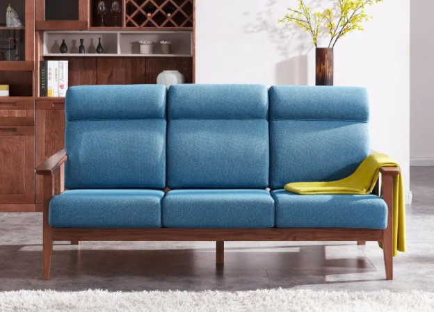 高檔實(shí)木沙發(fā)：香樟木沙發(fā)的優(yōu)點(diǎn)有哪些？