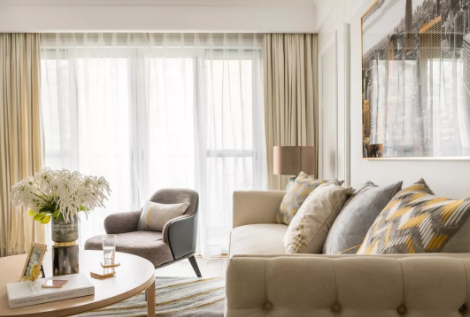 室內(nèi)精裝修設(shè)計(jì)，家里裝修用什么窗簾最好看？