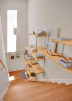 木樓梯扶手模型：家里樓梯扶手，裝實(shí)木還是不銹鋼？