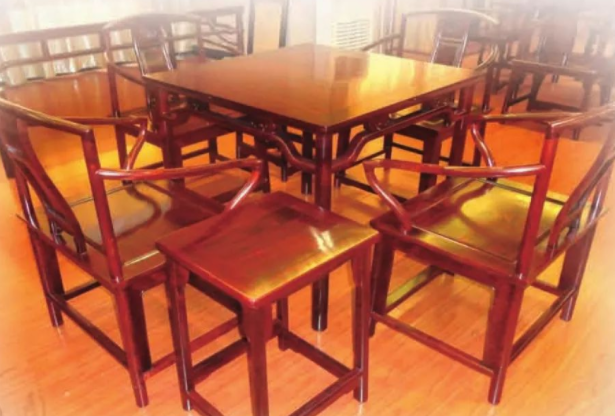 簡(jiǎn)約風(fēng)格家裝的特點(diǎn)：現(xiàn)代簡(jiǎn)約風(fēng)格中家具的搭配有什么技巧？