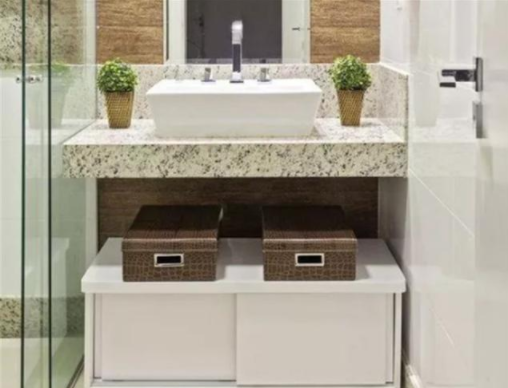 歐式實(shí)木浴室柜：衛(wèi)生間別裝浴室柜了！換成一塊板+移動(dòng)立柜，收納靈活還省地兒