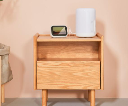 臥室設計效果圖：臥室床頭柜怎么選，8H實木無線充電床頭柜體驗