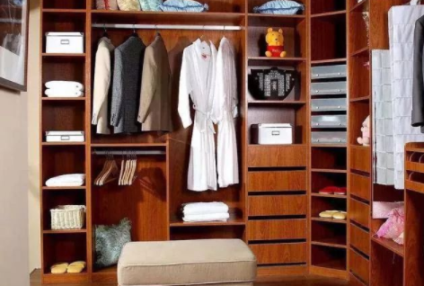 衣柜怎么選？衣柜板材哪種好？