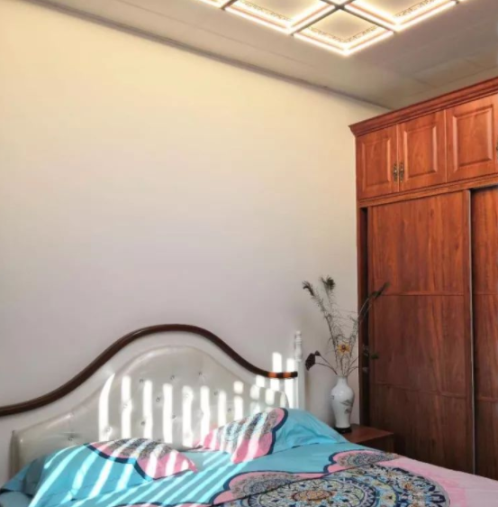 佛山衣柜平開(kāi)門(mén)：平開(kāi)門(mén)衣柜深度的介紹 平開(kāi)門(mén)衣柜深度的特點(diǎn)