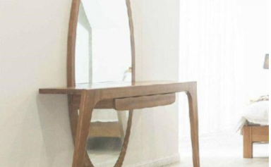 古典梳妝臺(tái)價(jià)格：臥室里放梳妝臺(tái)好嗎？臥室里放梳妝臺(tái)注意事項(xiàng)有哪些？