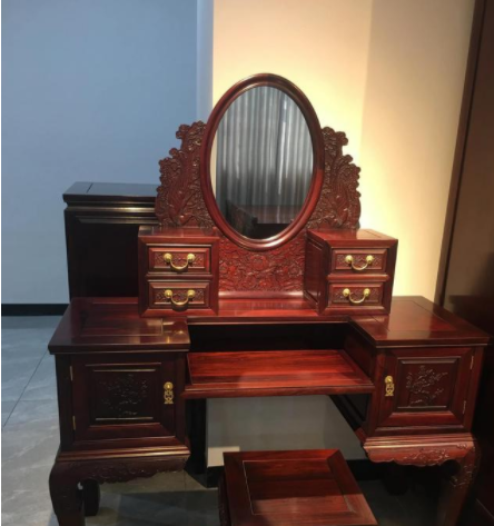 梳妝臺(tái)高度擺放：梳妝臺(tái)對(duì)于愛(ài)美女士的意義及擺放禁忌