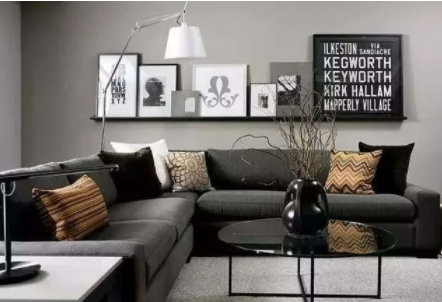 室內(nèi)客廳是裝吊燈好還是吸頂燈好？