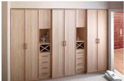 臥室衣柜門板：衣柜門板的款式有幾種，衣柜柜體不同材質(zhì)優(yōu)缺點(diǎn)