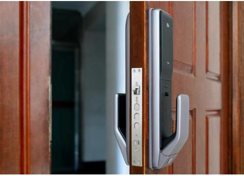 【安全密碼鎖具】智能鎖安裝位置尺寸怎么量？安裝智能鎖量好尺寸很關(guān)鍵