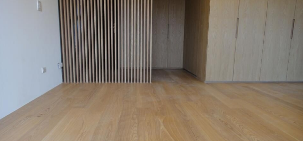 【實木地板安裝保養(yǎng)】橡木實木地板都有哪些優(yōu)缺點？