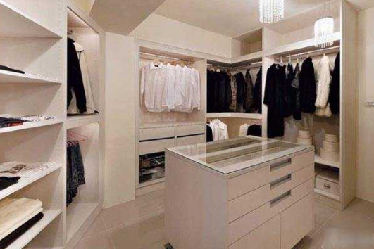 【定做整體衣柜招商】怎么設(shè)計(jì)衣柜來(lái)滿足對(duì)空間的需求？